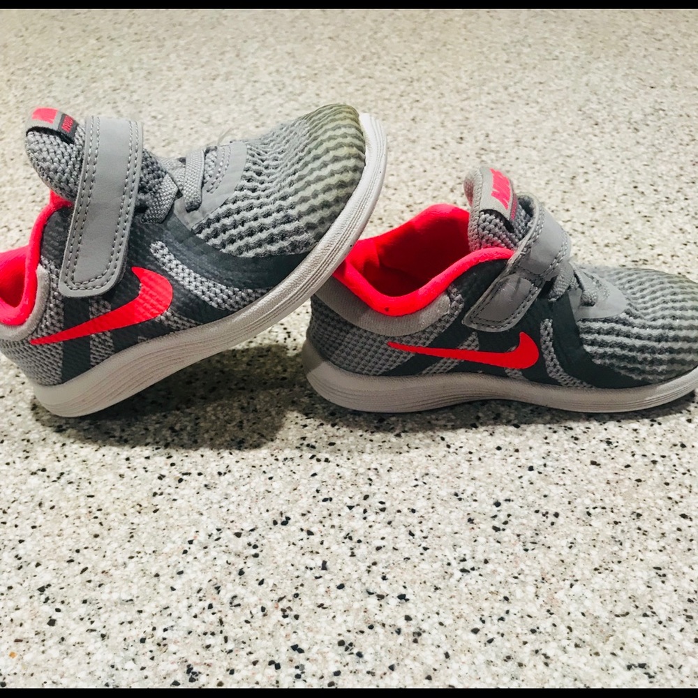 Nike’s - Picture 3 of 5